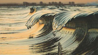 الأمواج الشفافه الكريستالية تتيابق نحو الشاطئ 390x220 - صورة الأمواج الشفافه الكريستالية تتيابق نحو الشاطئ