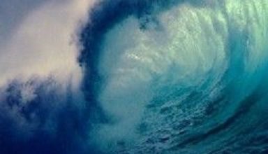 الارتفاع الهائل لأمواج البحر الهائج وقت العواصف 384x220 - صورة الارتفاع الهائل لأمواج البحر الهائج وقت العواصف