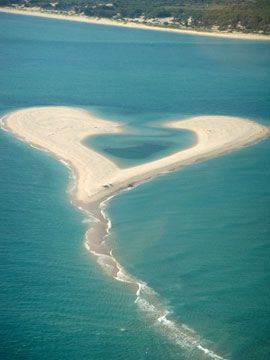 جزيرة على شكل قلب رائع الجمال والرومانسية - صورة جزيرة على شكل قلب رائع الجمال والرومانسية