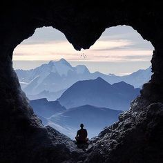 قلب وسط الجبال شديد الحب والرقة - صورة قلب وسط الجبال شديد الحب والرقة