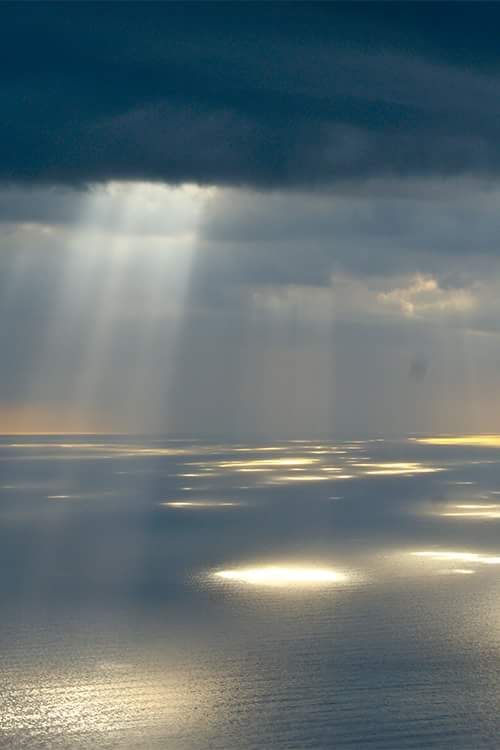 الطبيعة ضوء الشمس يرسم دوائر ضوئية جميلة على البحر - صور الطبيعة ضوء الشمس يرسم دوائر ضوئية جميلة على البحر