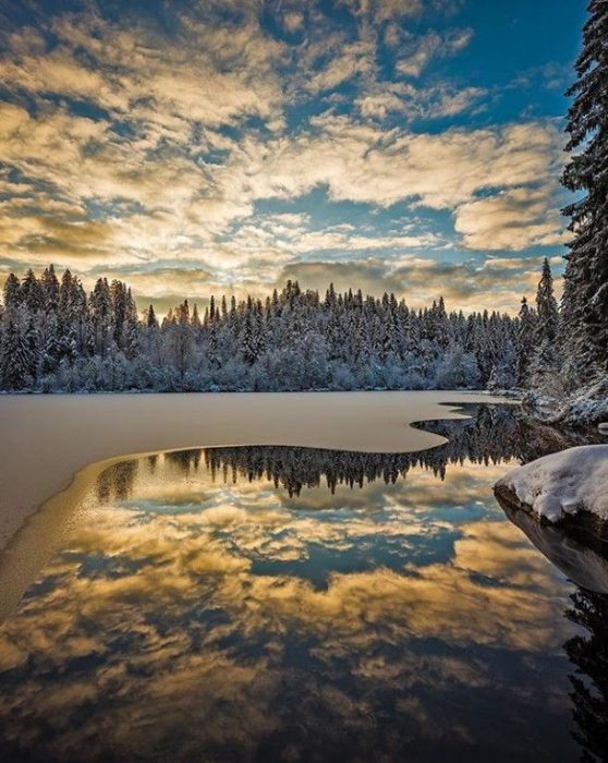 طبيعية انعكاس السحاب على مياه بحيرة وسط الثلوج - صور طبيعية انعكاس السحاب على مياه بحيرة وسط الثلوج