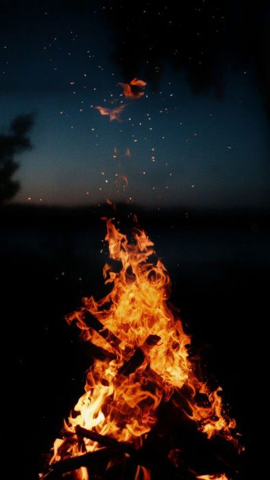 صور طبيعية شعلة نار فى ظلام الليل روعة - صور طبيعية شعلة نار فى ظلام الليل روعة